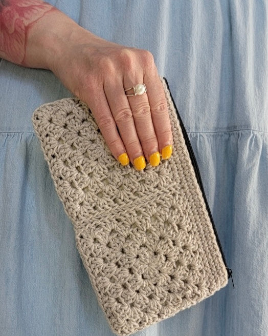 © 2025 BE MY BABY ZIP Pouch / Clutch Crochet Pattern