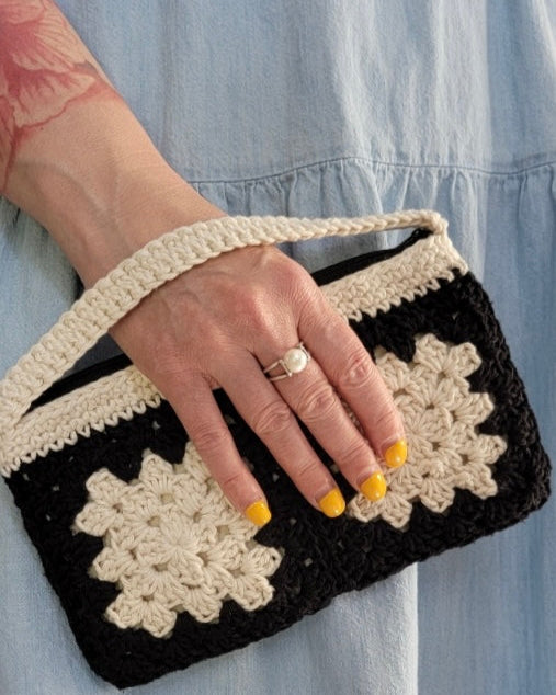 © 2025 BE MY BABY ZIP Pouch / Clutch Crochet Pattern