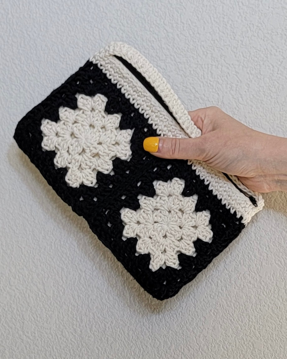 © 2025 BE MY BABY ZIP Pouch / Clutch Crochet Pattern